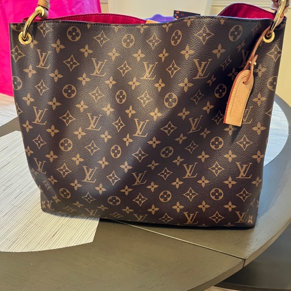 Authentic Graceful MM - Picture 3 of 10